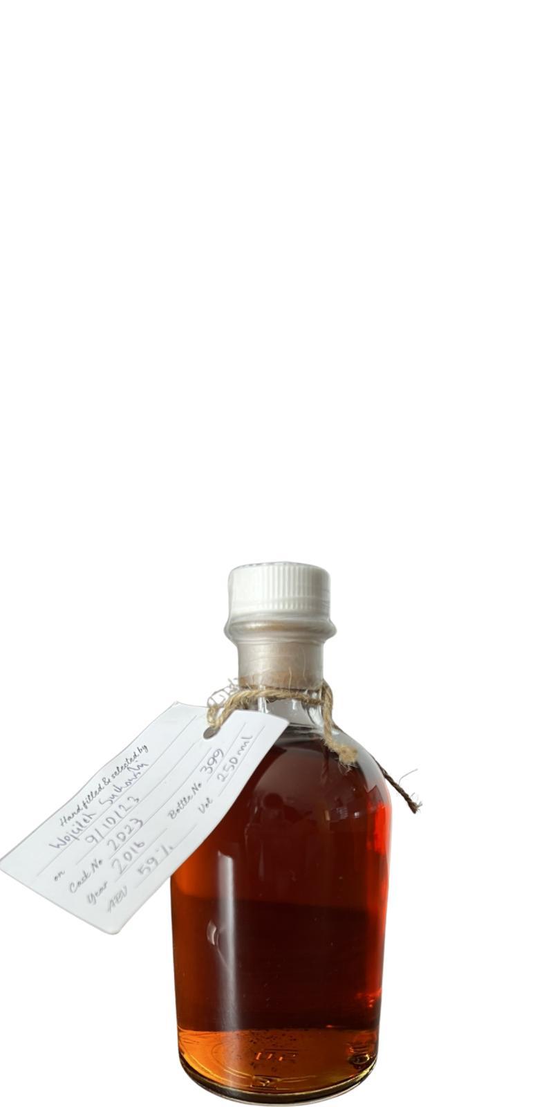 Laphroaig 2016  Handfilled - Distillery only